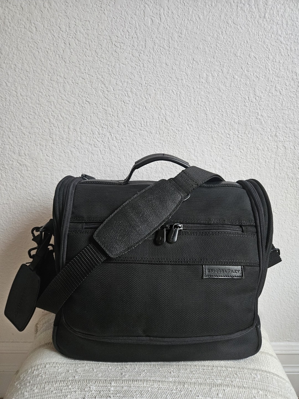 • Briggs & Riley Large Over Night Hanging Travel Toiletry Organizer Bag Kit
